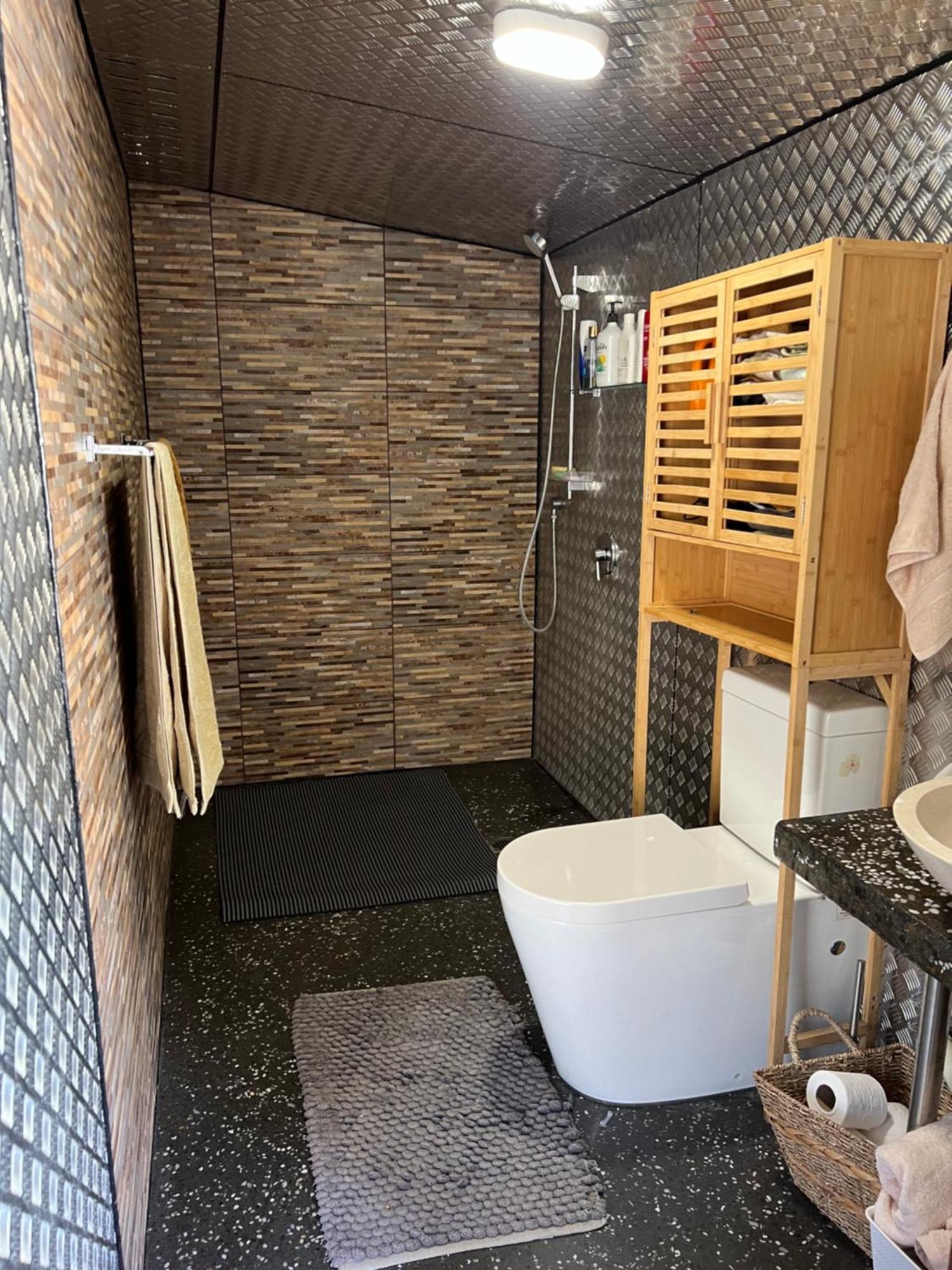 Self Contained Open Shed Space Wainui  Eksteriør bilde