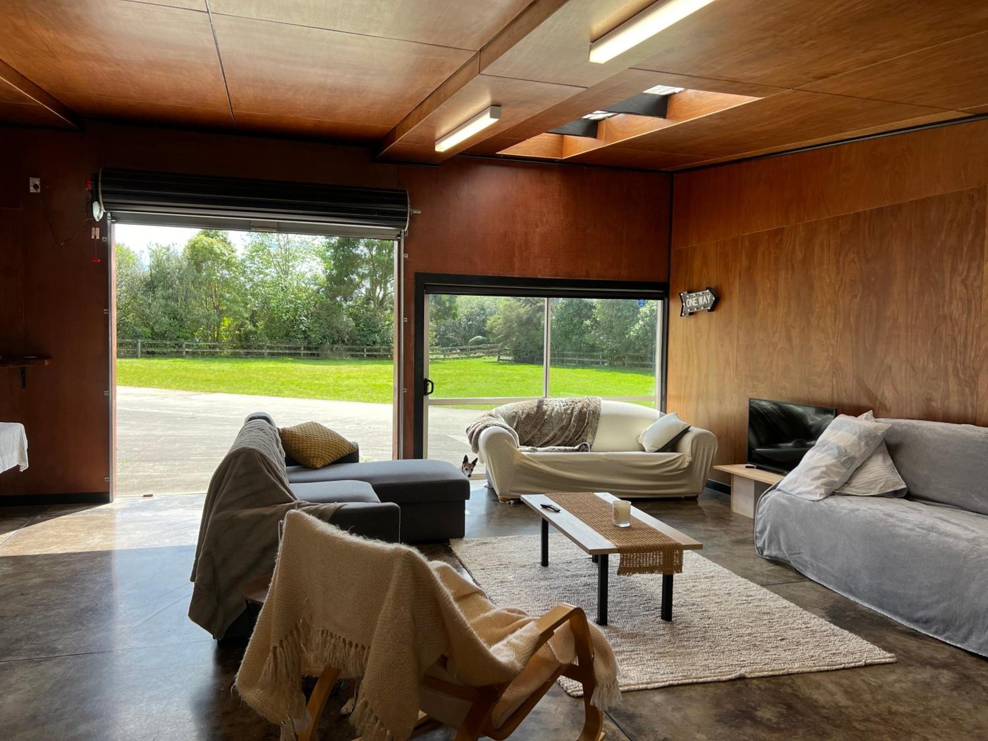 Self Contained Open Shed Space Wainui  Eksteriør bilde